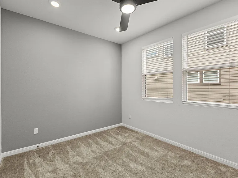 2605 Acoma Ln — Photo 31