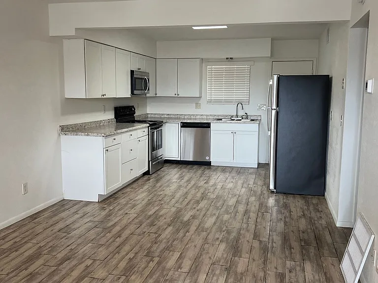 349 E Calle Arizona #1 — Photo 15