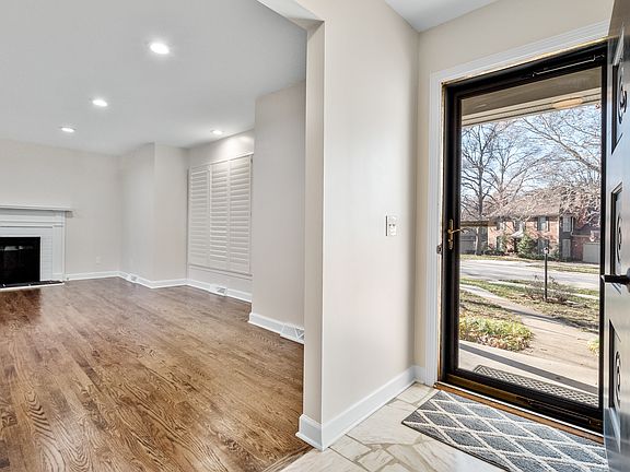 4th image of 10219 Rosewood St