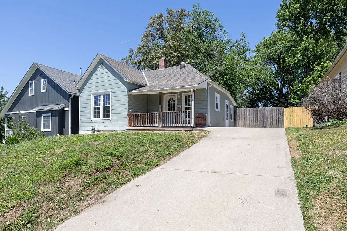 Building Photo - 3305 Doniphan Ave