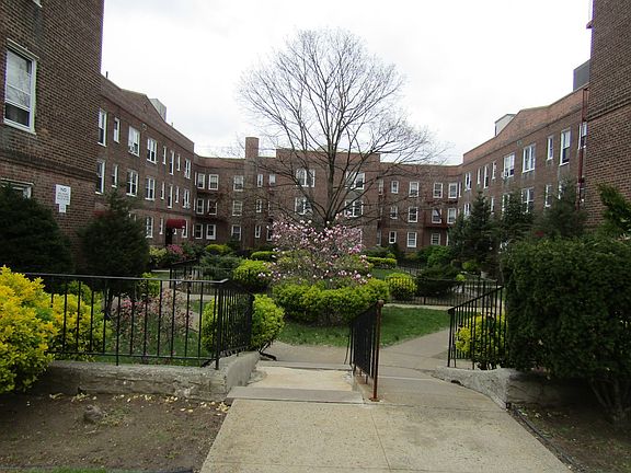 3rd image of 141-11 Union Tpke APT 2C