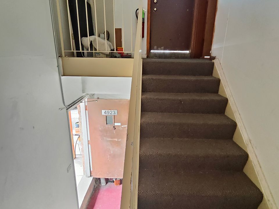 Stairway to apartment (2nd floor)