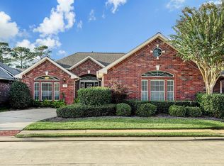 316 Parkwood Village Dr, Friendswood, TX 77546