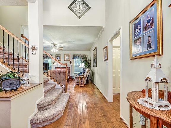 5th image of 3809 Pin Oak Dr N