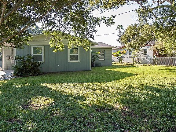 3rd image of 10315 Cirimoya Ln