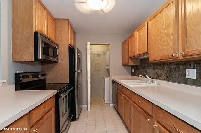 880 N Lakeside Dr — Photo 4