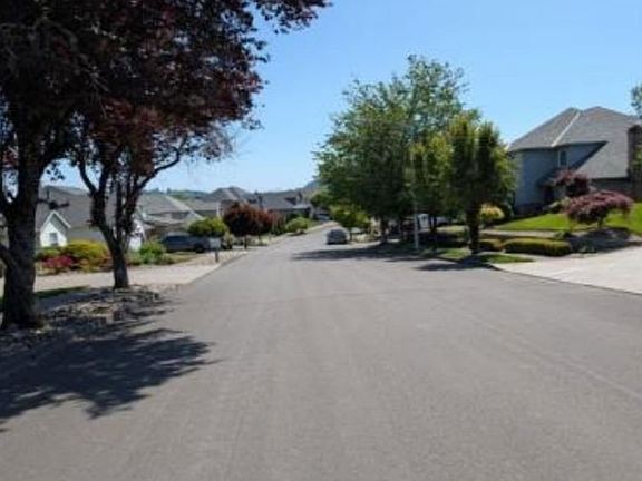 Exterior Neighborhood (street photo)