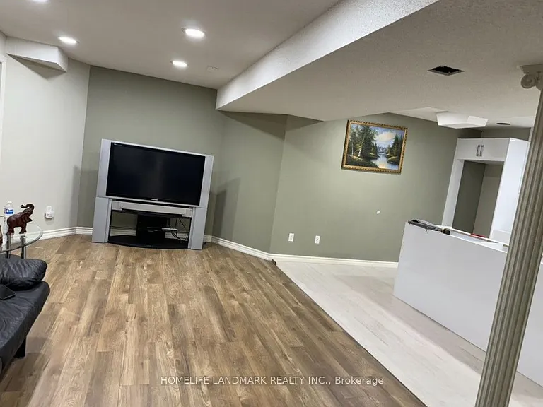 238 Highglen Ave #BASEMENT — Photo 4
