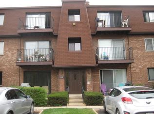612 Cobblestone Cir APT F, Glenview, IL 60025