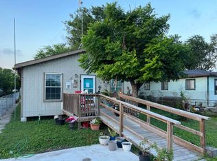 428 1st St, Taft, TX 78390