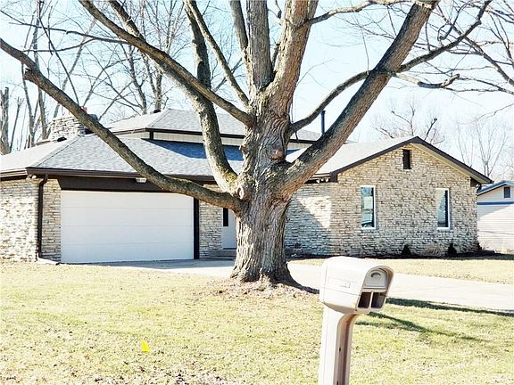 Another look at the front..plenty of parking a nice shade tree...