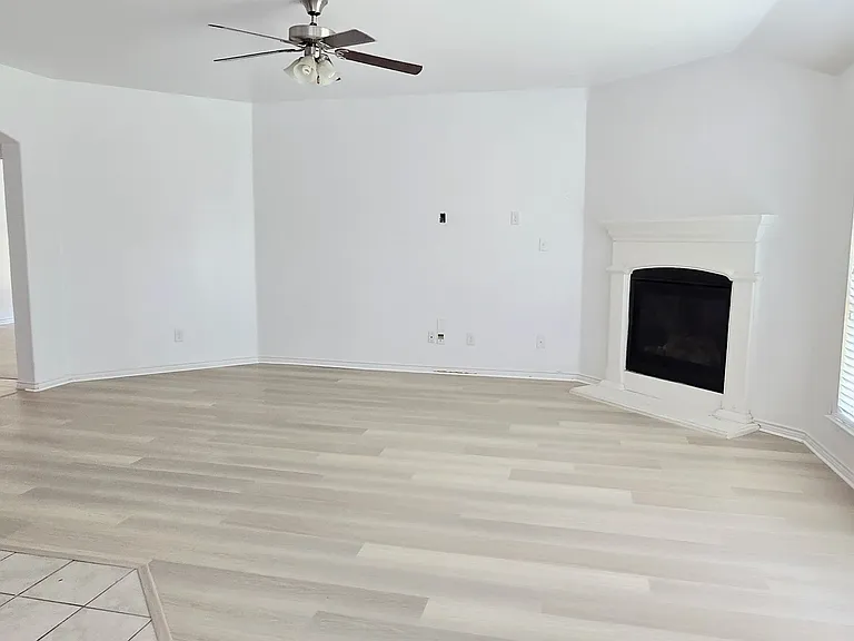 2625 Hillrich Dr — Photo 3