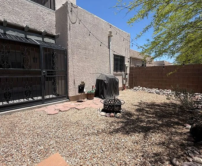 2825 N Adelaide Pl — Photo 26