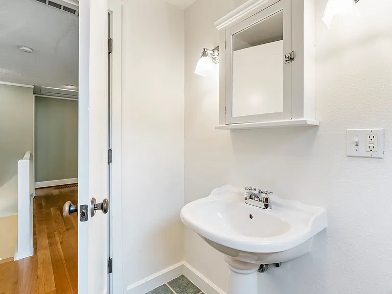 2605 NE 35th Ave — Photo 22