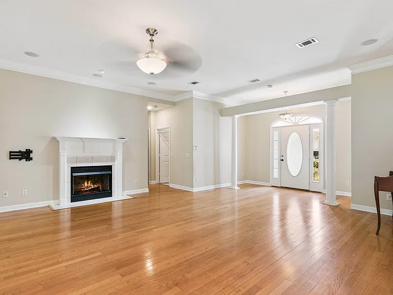 235 Wellington Pl — Photo 17