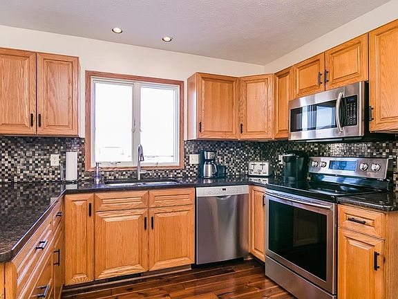 4th image of 213 Pinehurst Ave