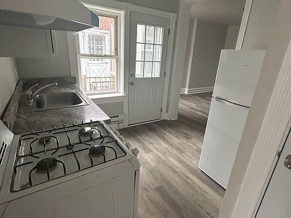 2nd image of 520 E King St APT 3