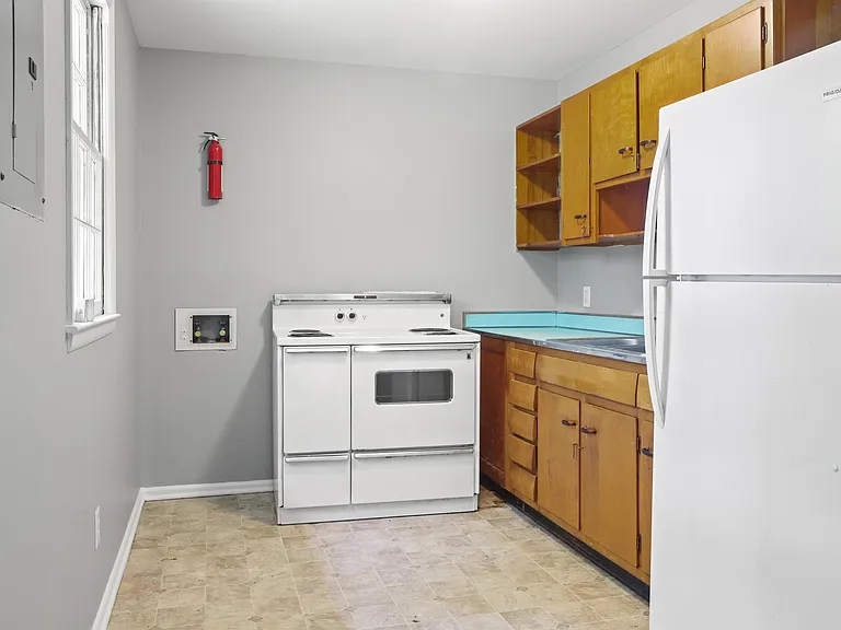 819 Hadley Rd — Photo 13