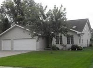 1319 Orchard Dr, Cedar Falls, IA 50613