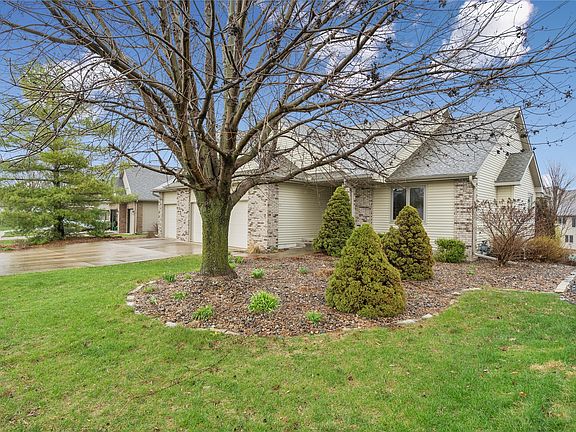 2nd image of 1205 NW Boulder Brook Dr