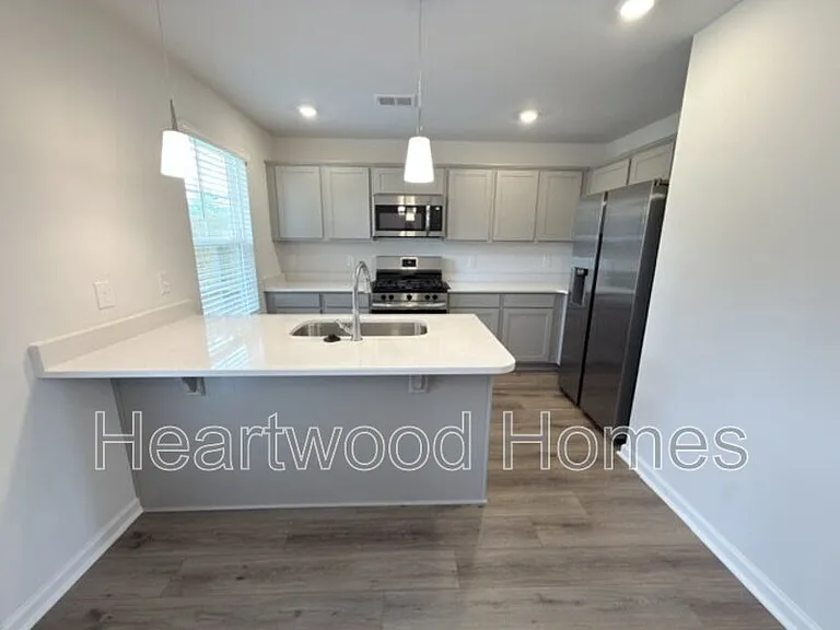 807 Coburg Ln — Photo 16