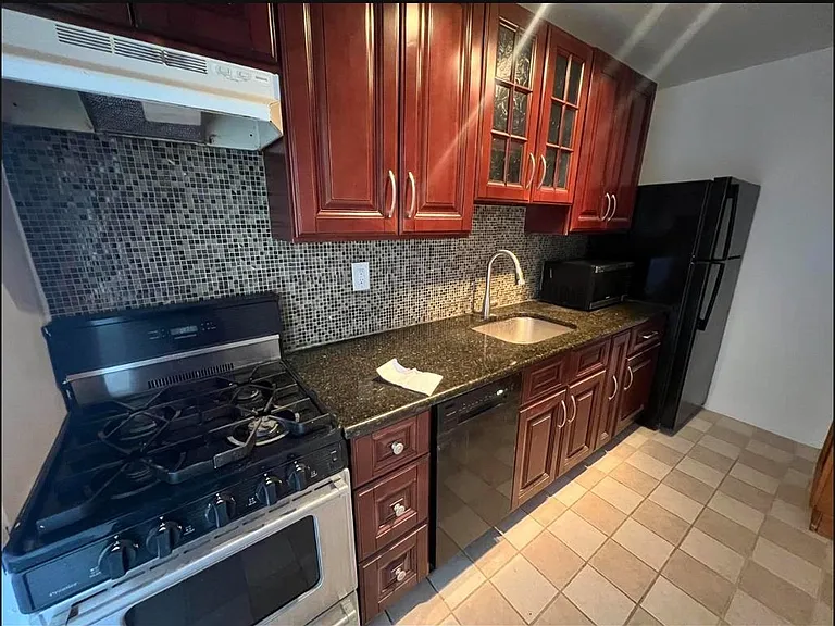 201 Saint Pauls Ave #4V — Photo 6