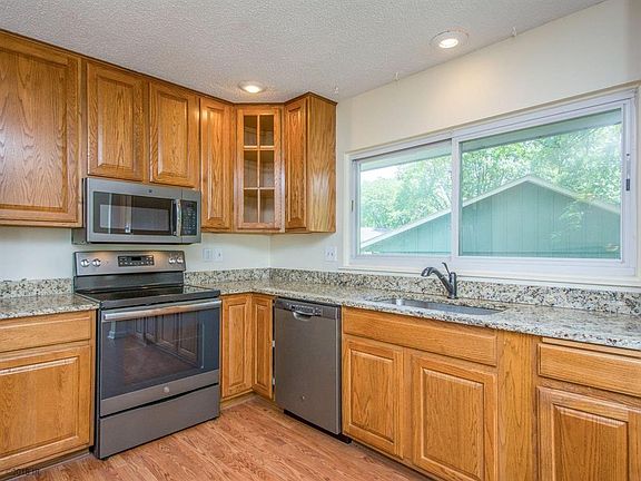 3rd image of 1317 NW Eden Ln