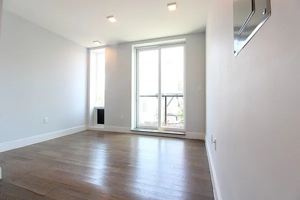 Rented by EXR | media 5