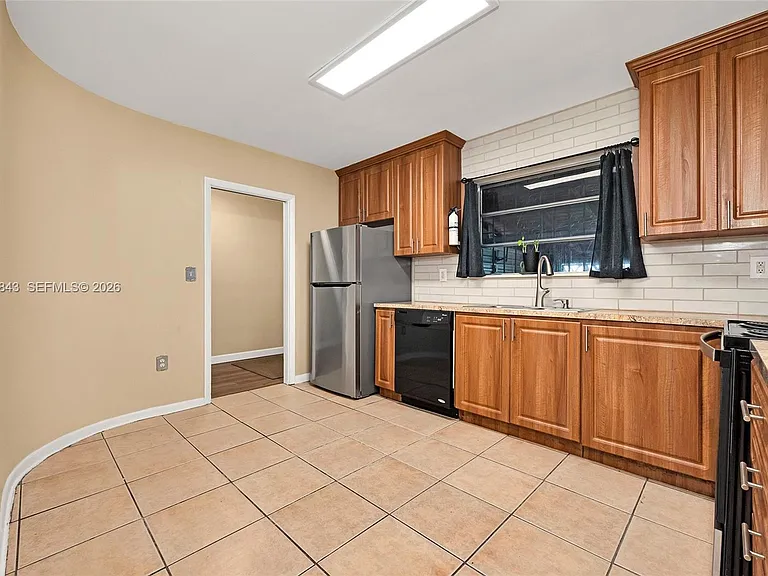 19401 NW 23rd Ave — Photo 5