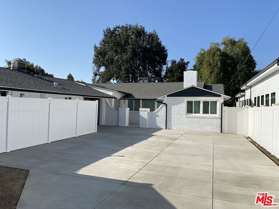1st image of 22937 Dolorosa St