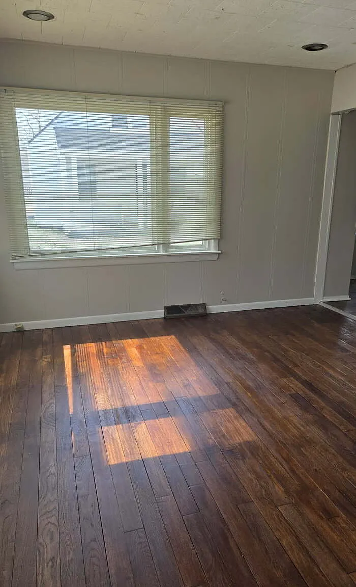 3 bed, 2.0 bath, 980 sqft, $1,400 — Photo 2