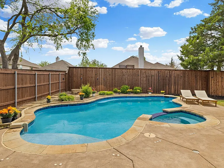 8405 Saint Clair Dr — Photo 36