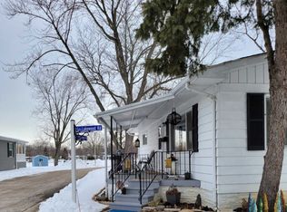 1140 Lakewood Rd, Elgin, IL 60123