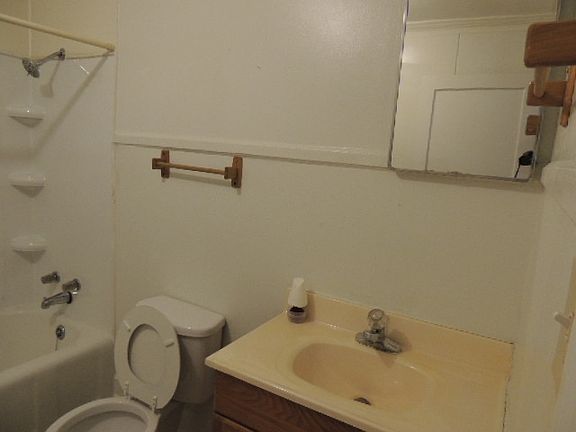5th image of 726 Beaumont Ave