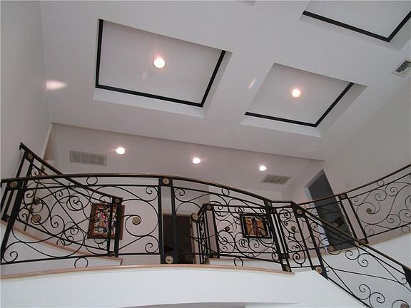3rd image of 55 Pinewood Dr