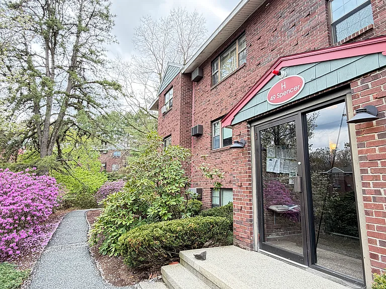 49 Spencer Rd #16H — Photo 13