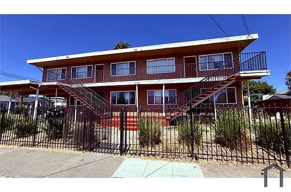 Building Photo - 10100 Walnut St #2