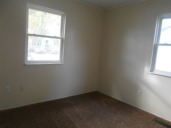 4th image of 106 S Moore St