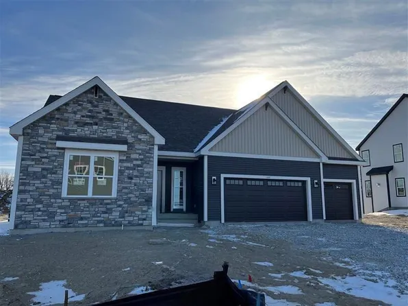 1400 Scotsland LANE, Oconomowoc, WI 53066