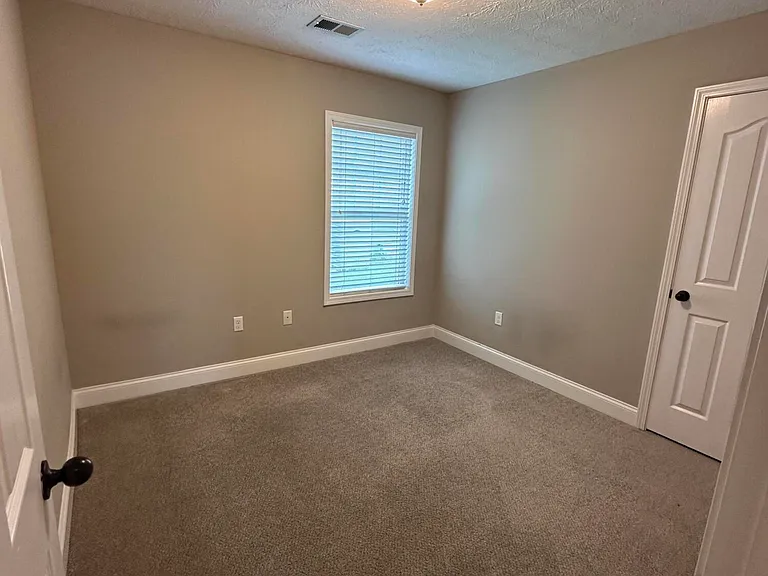 126 High Pointe Dr — Photo 10