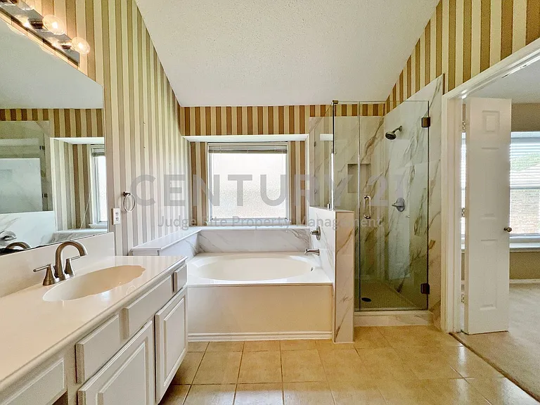7700 Glenoaks Dr — Photo 14
