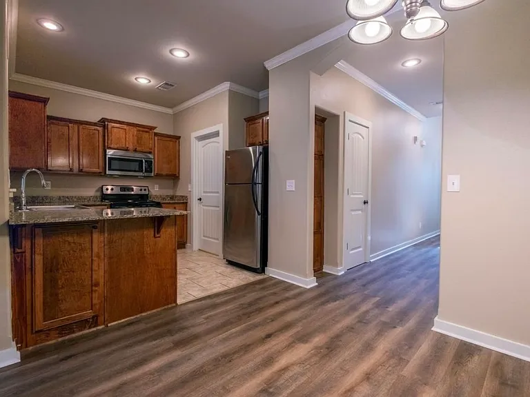 102 Venezia Ln — Photo 9