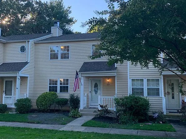 23 Stone Cmns, Yaphank, NY 11980