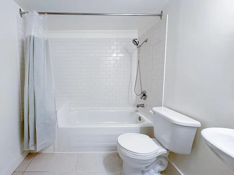 935 Jervis St #20 — Photo 10