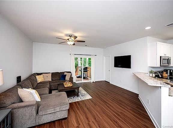 5th image of 7136 Linda Lake Dr