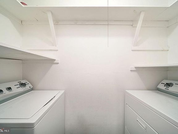 2nd image of 1712A Bainbridge St