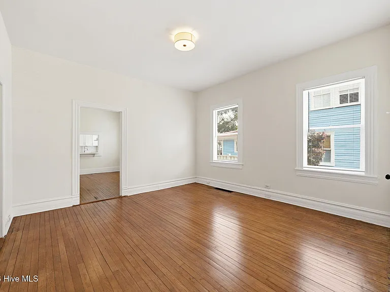 511 Middle St #A — Photo 7