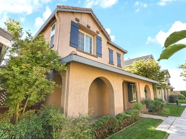 352 Carriage Ln, Oakdale, CA 95361