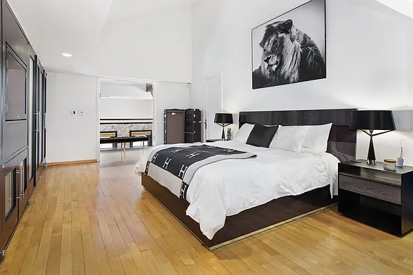 Sold by Avenue Real Estate | media 6