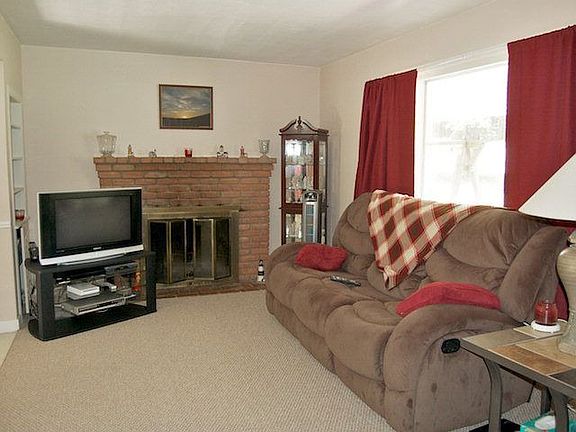 2nd image of 653 Orchard Dr E
